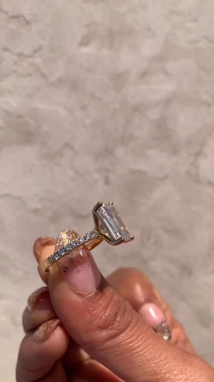 Vittoria Emerald Diamond Band