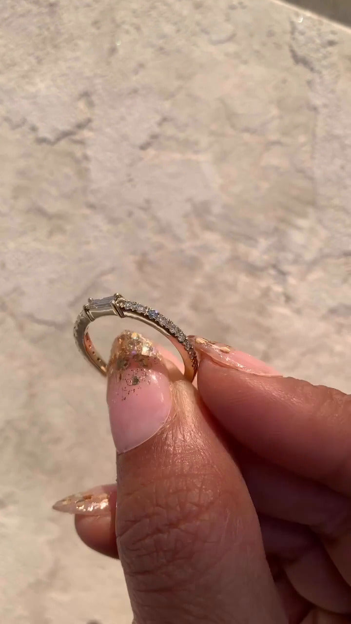 Amara Moissanite Band
