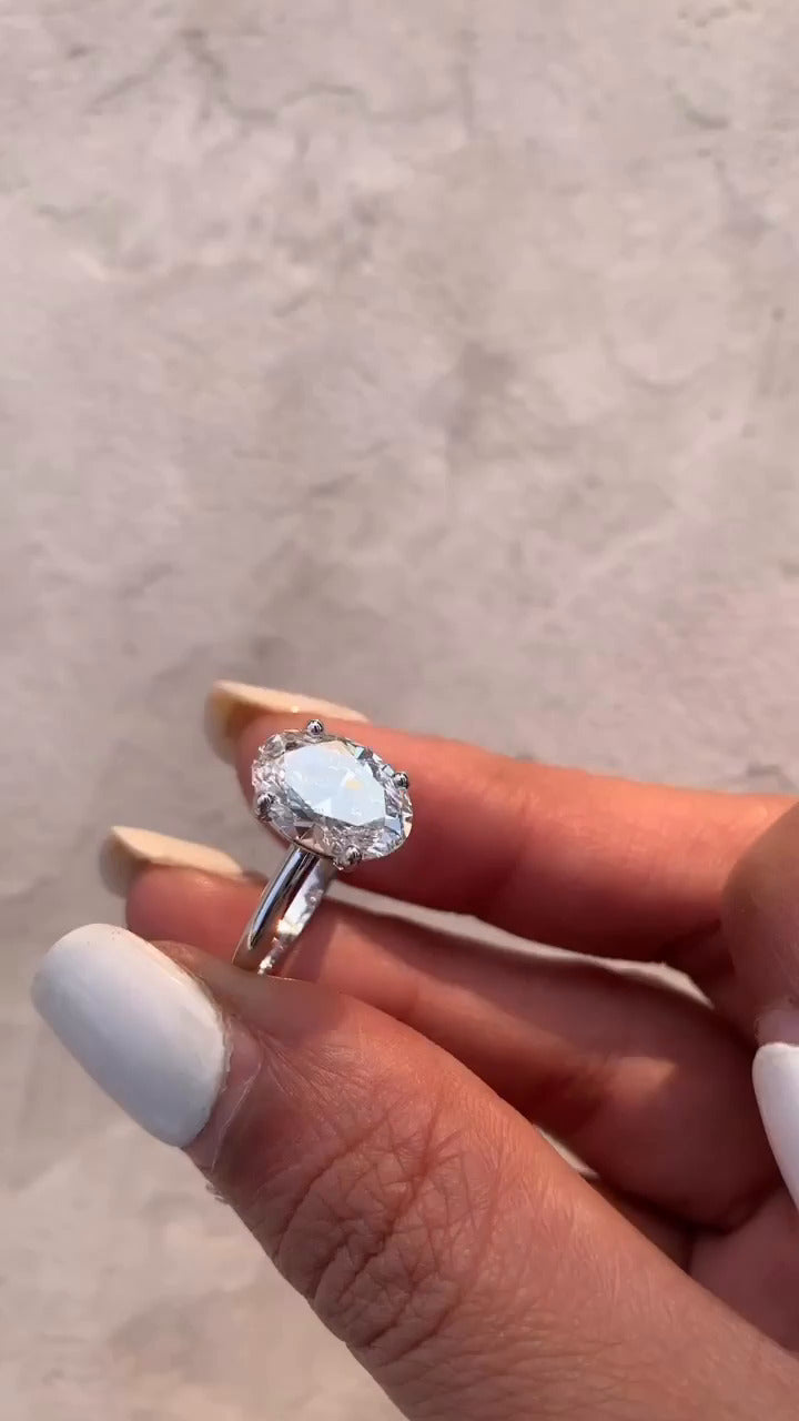 Bernadette Oval Ring