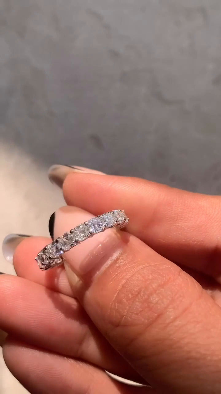 Moissanite Band