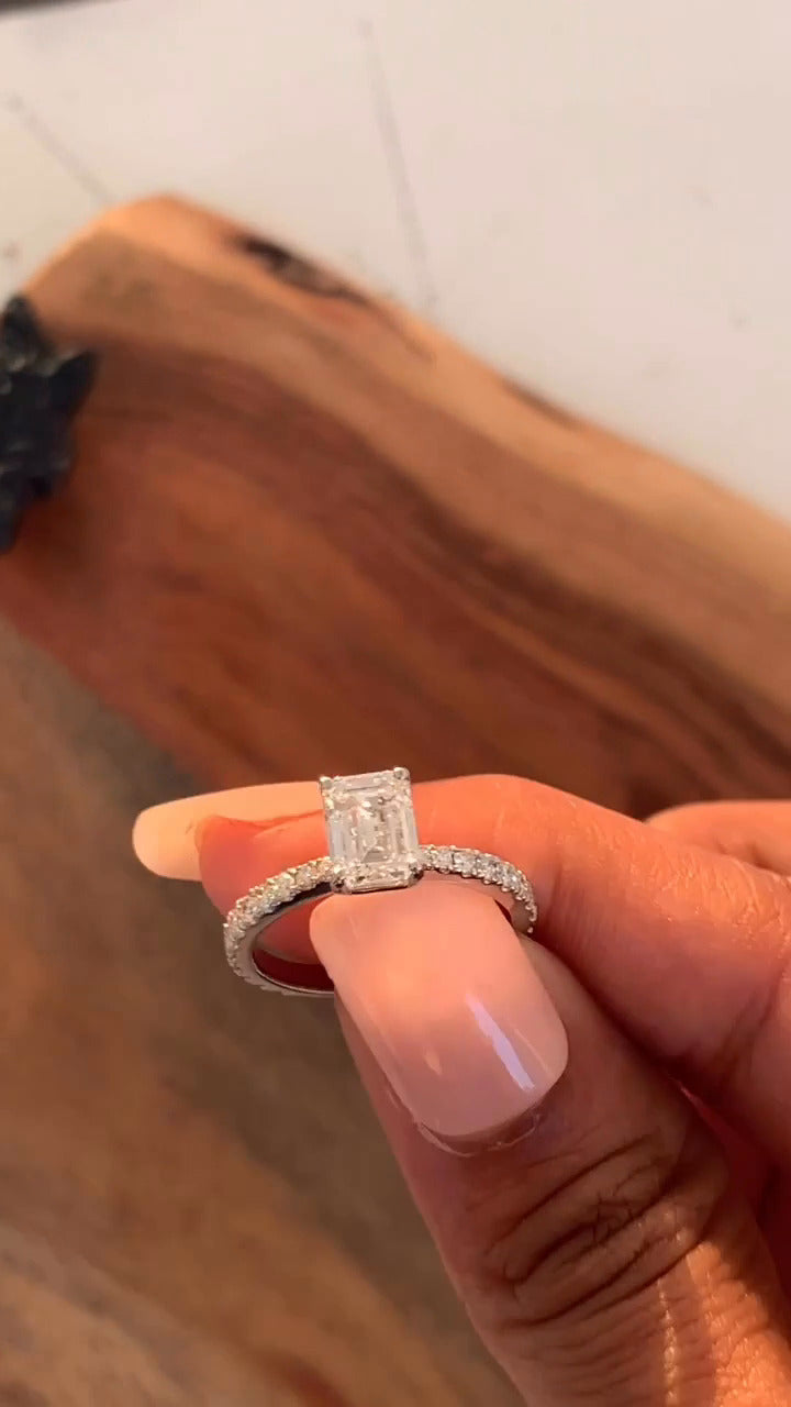 Eira Emerald Diamond Ring