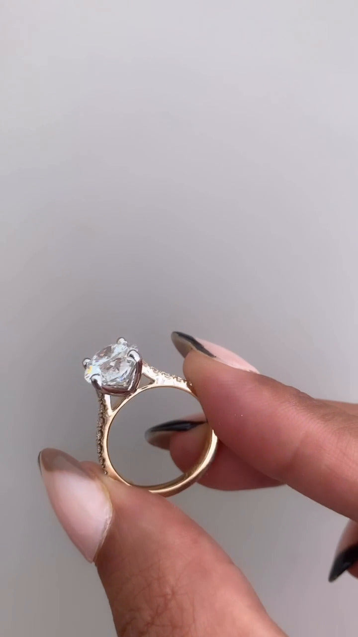 Oval Moissanite Ring