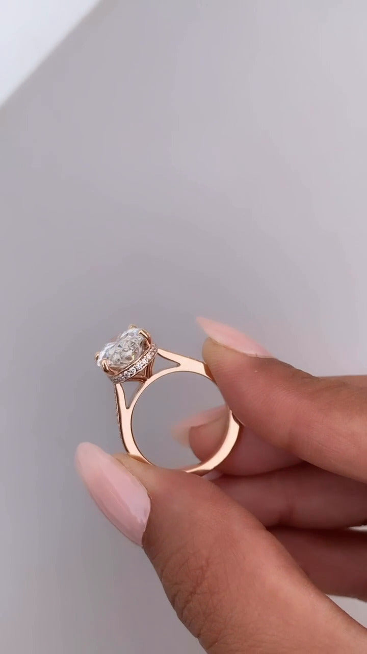 Oval Moissanite Engagement Ring
