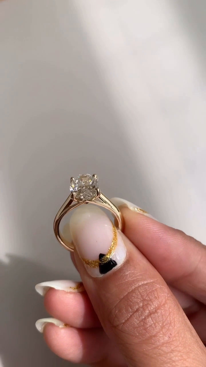 Solitaire Moissanite Engagement Ring