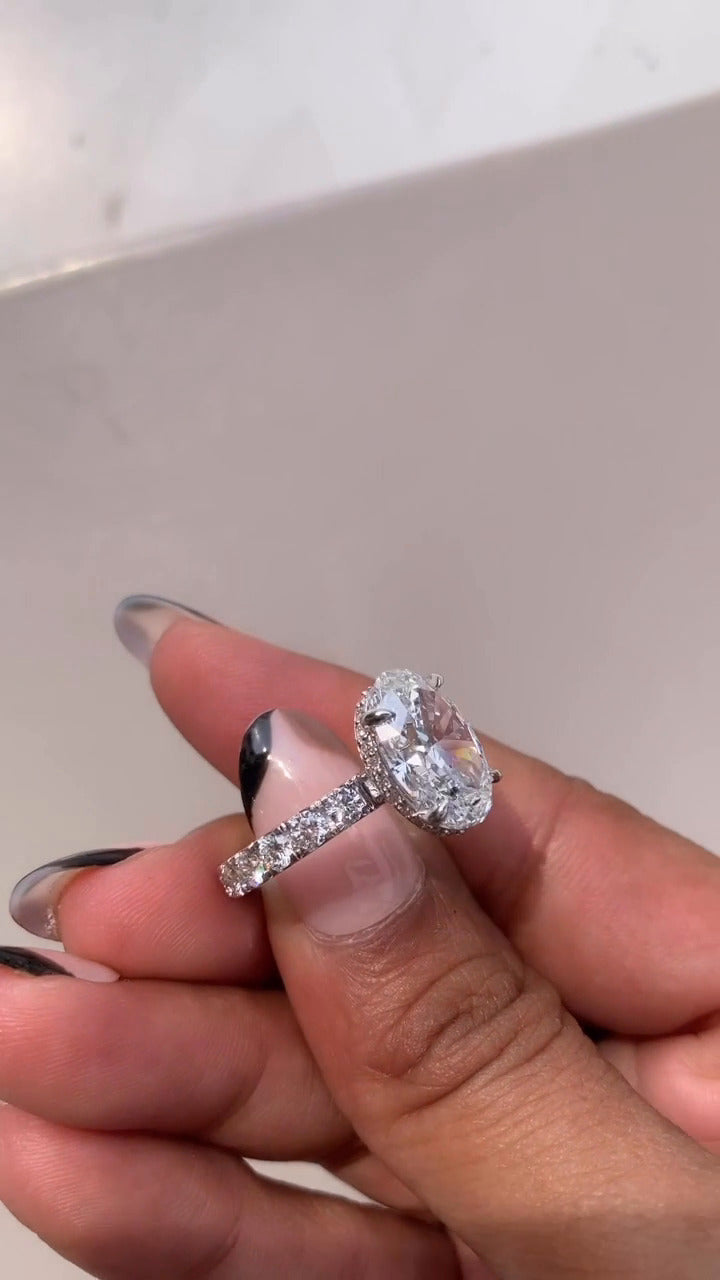 Oval Engagement Ring