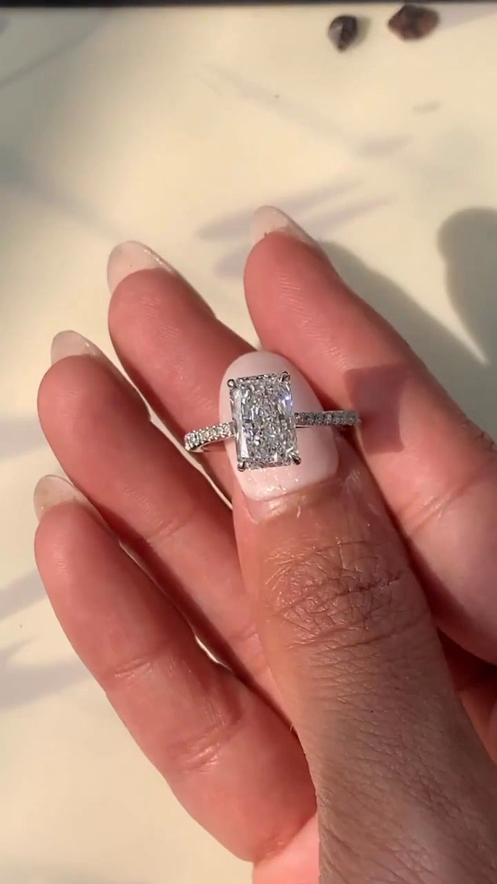 Clio Radiant Diamond Band