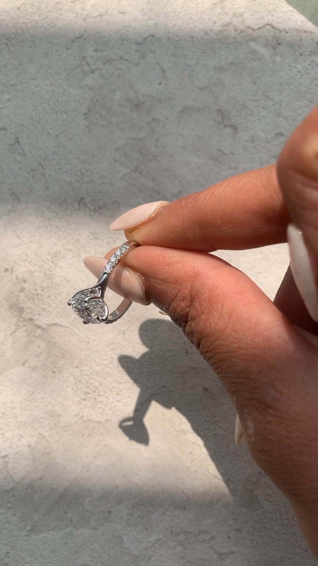 Netto Oval Moissanite Engagement Ring