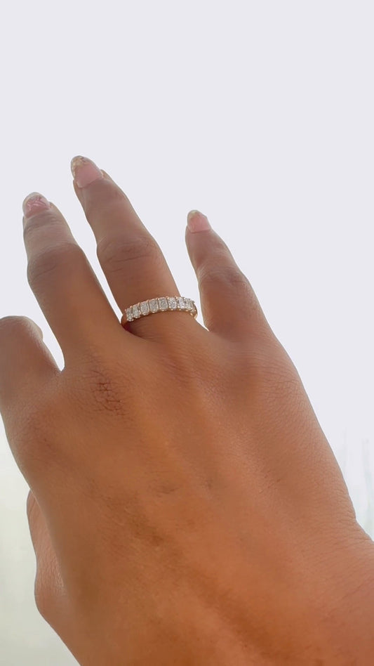 Moissanite Band