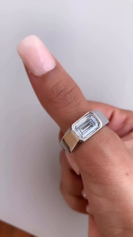 Emeral Diamond Ring
